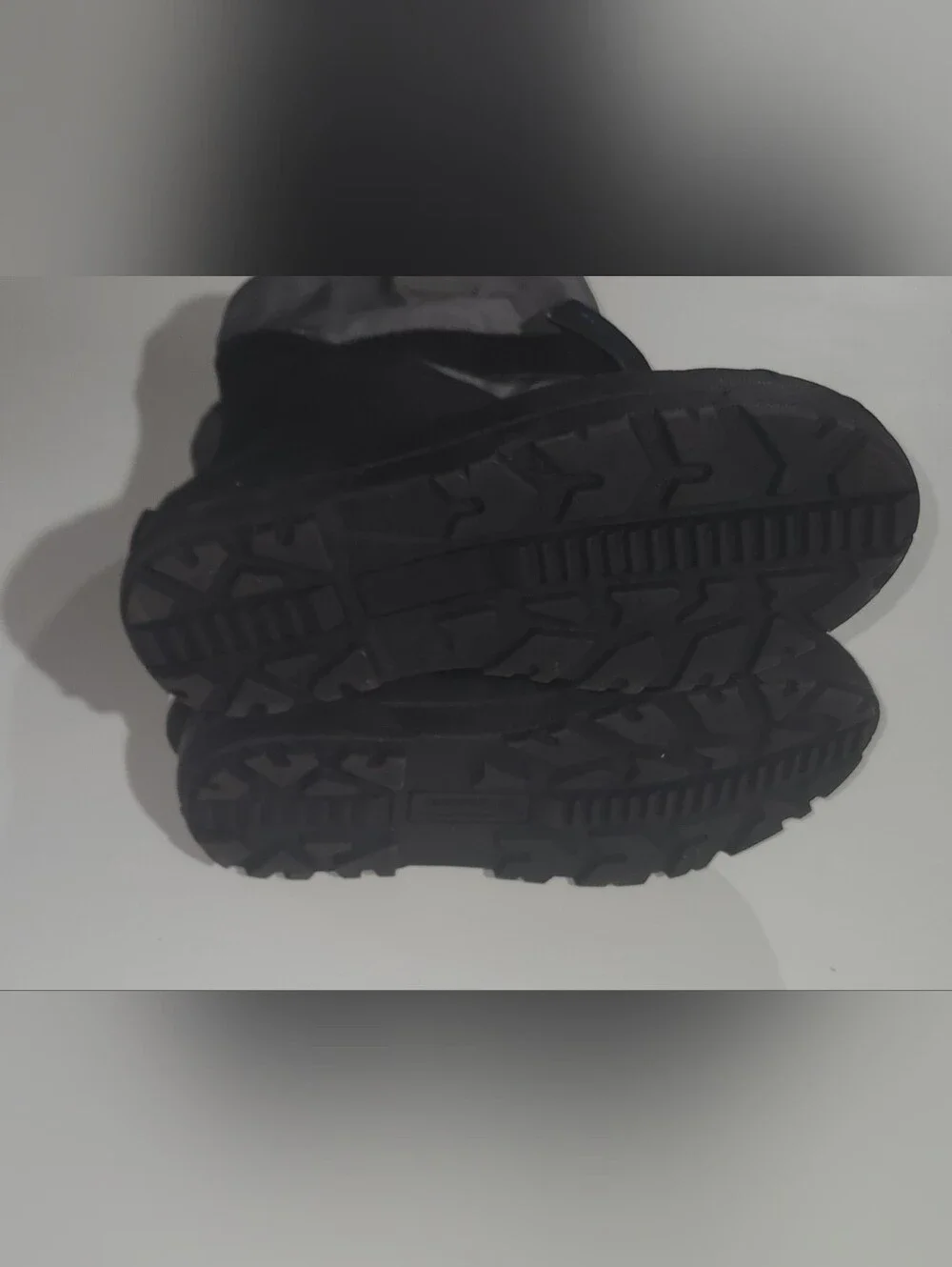 Columbia Kids Black and Gray Insulated Snow Boots Size 7